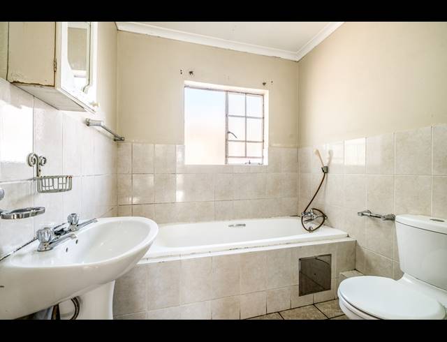 3 BEDROOM TOWNHOUSE FOR SALE IN SUNDOWNER